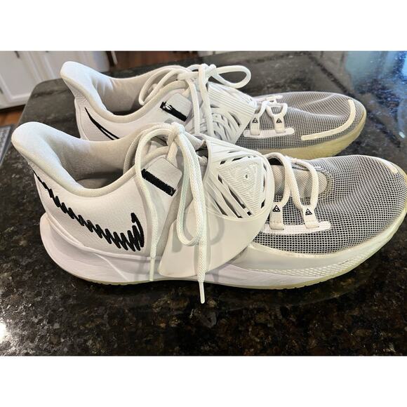 Nike Kyrie 3 Low Size 13 Mens Eclipse White Black CJ1286-100 Basketball Trainer - Picture 12 of 13